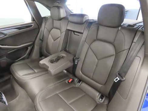 Certified 2024 Porsche Macan AWD/4WD image 42