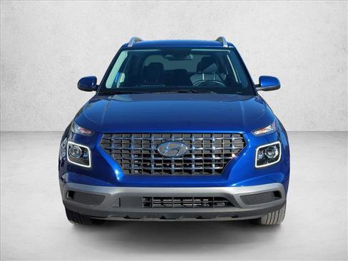 Used 2024 Hyundai Venue Limited image 2