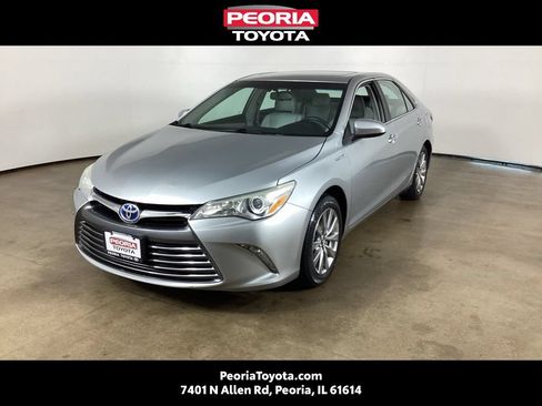 Used 2015 Toyota Camry XLE w/ Moonroof Package FWD image 1