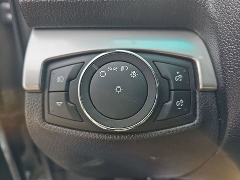 Used 2017 Ford Explorer XLT image 28