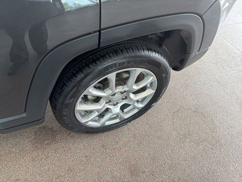 Used 2024 Jeep Compass Latitude AWD/4WD image 5
