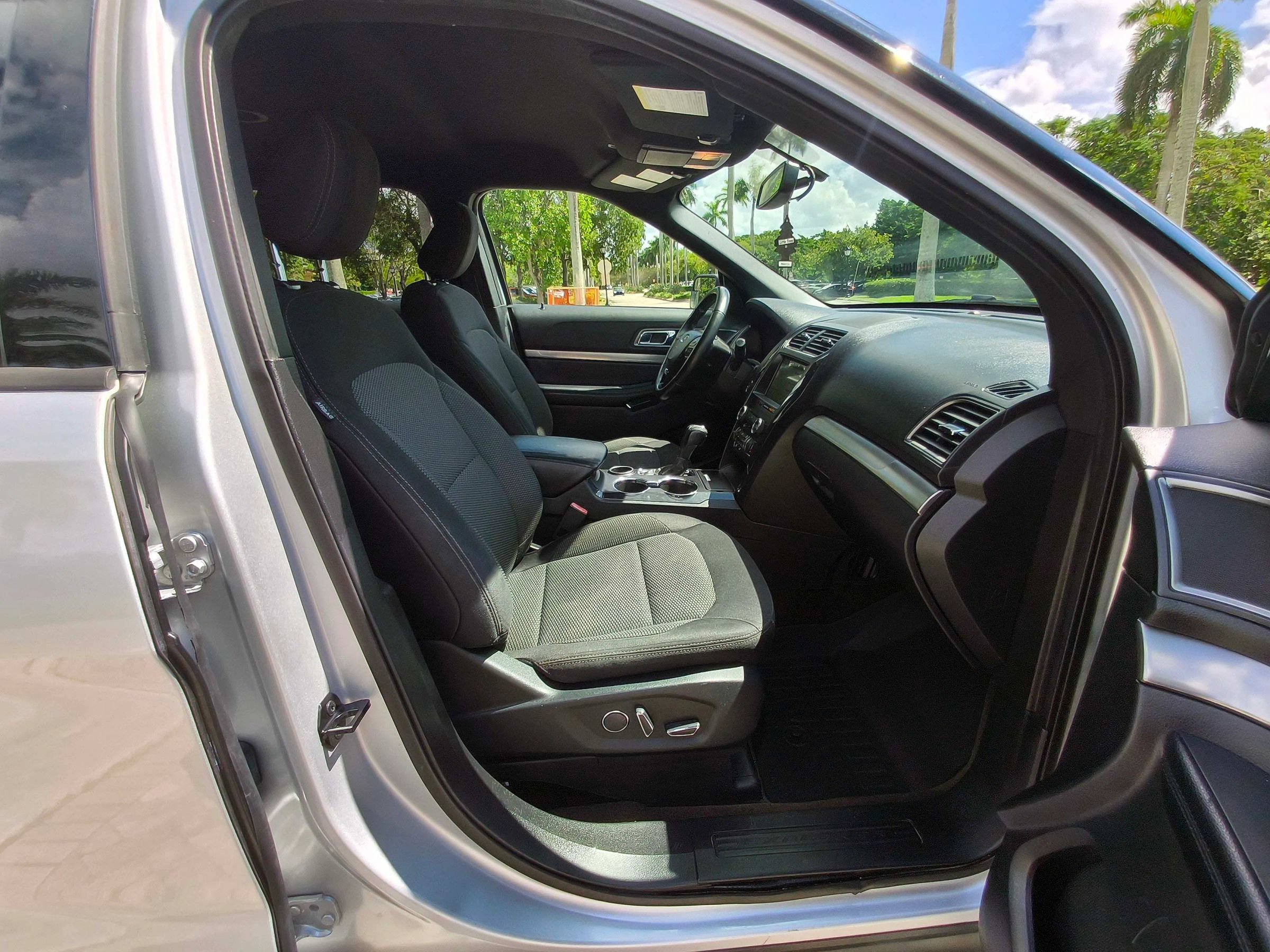 Used 2018 Ford Explorer XLT w/ Equipment Group 201A FWD image 37