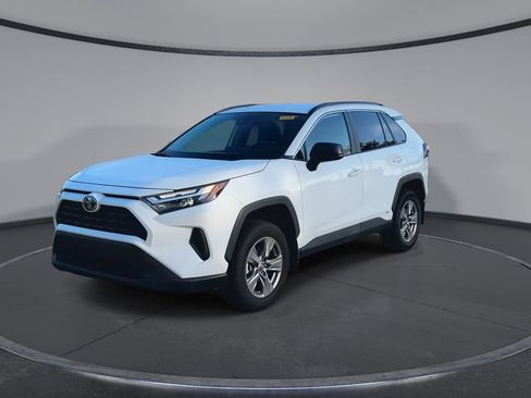 Used 2024 Toyota RAV4 LE AWD/4WD image 4