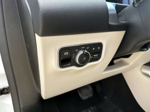 Certified 2021 Mercedes-Benz GLB 250 4MATIC image 21