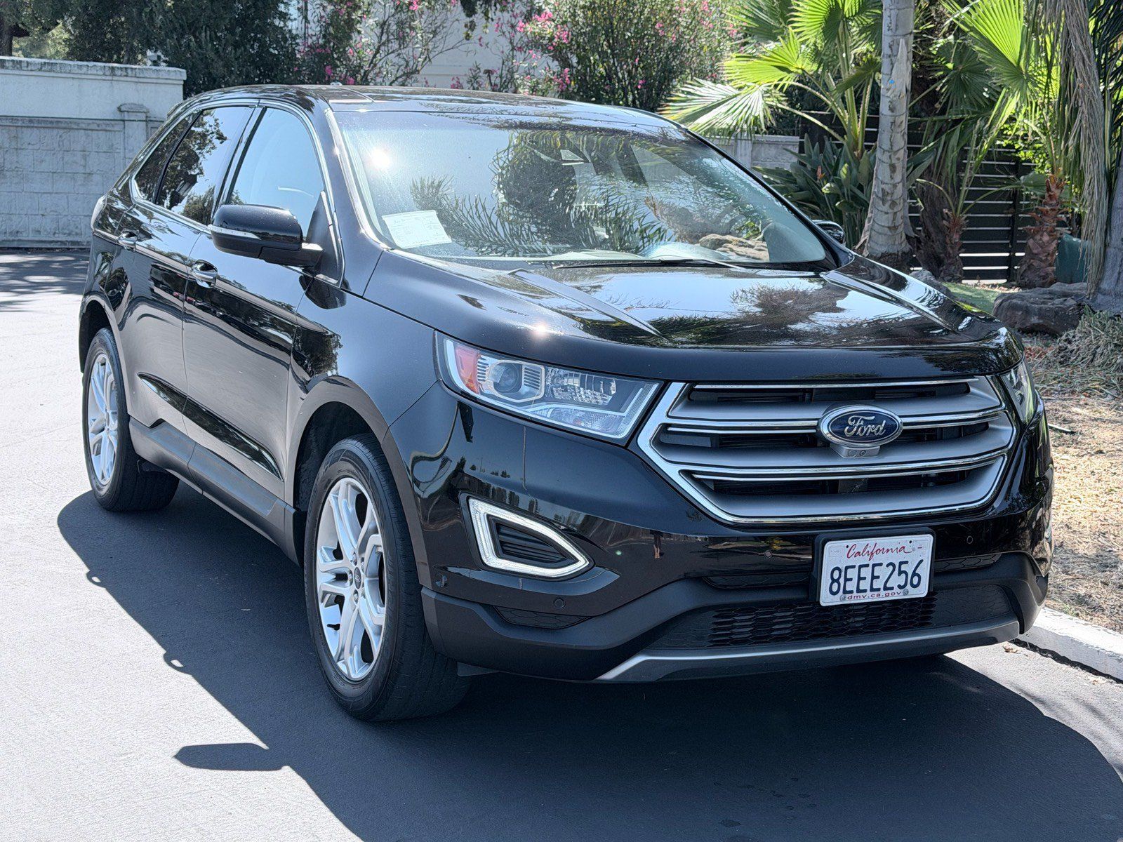 Used 2018 Ford Edge Titanium w/ Equipment Group 302A FWD image 5