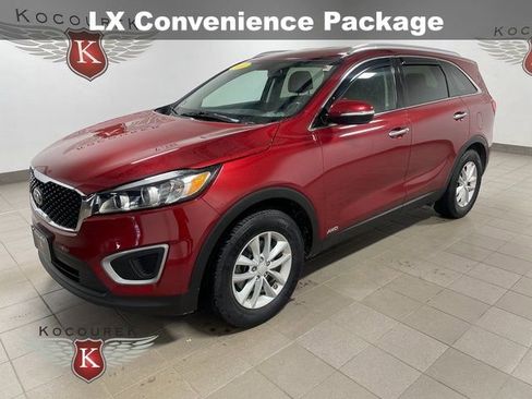 Used 2017 Kia Sorento LX w/ LX Convenience Package image 3