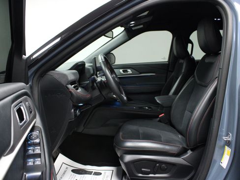 Used 2025 Ford Explorer ST RWD image 12