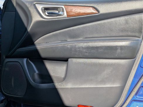 Used 2017 Nissan Pathfinder Platinum w/ Family Entertainment Package image 26