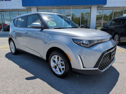 Used 2024 Kia Soul LX w/ Option Group 015 FWD image 1