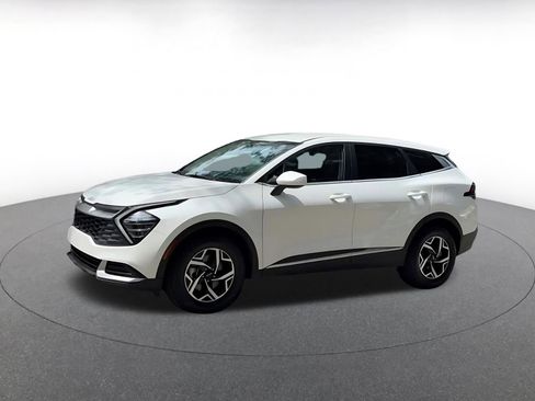 Used 2025 Kia Sportage LX FWD image 8