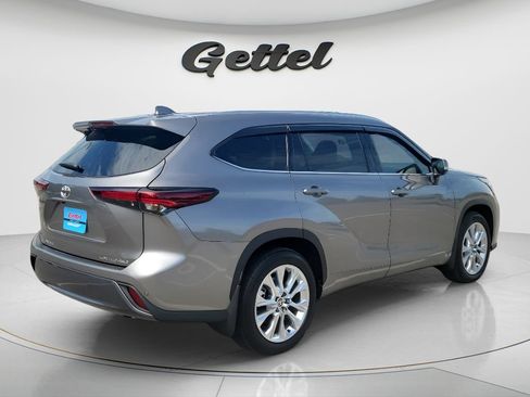 Certified 2026 Toyota Highlander Limited AWD/4WD image 5