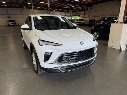 Used 2025 Buick Encore GX Preferred AWD/4WD image 7
