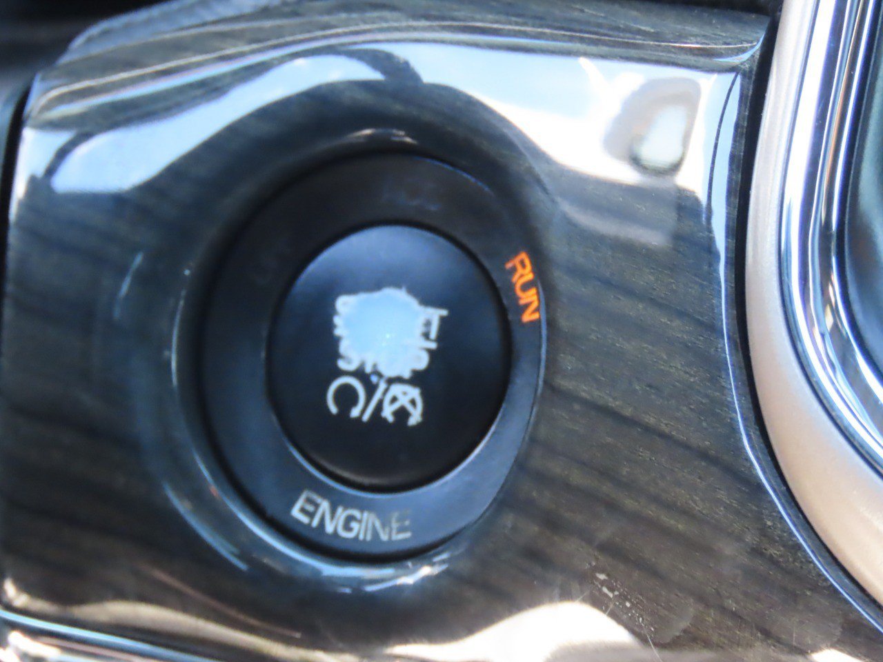 Used 2015 Jeep Grand Cherokee Overland RWD image 29