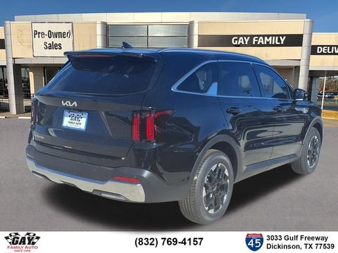 Certified 2026 Kia Sorento S FWD image 2