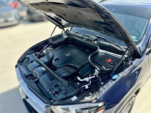Used 2022 Mercedes-Benz GLE 450 4MATIC w/ Premium Package image 18
