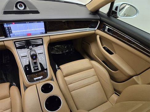 Used 2018 Porsche Panamera 4S Executive w/ Sportdesign Package image 24