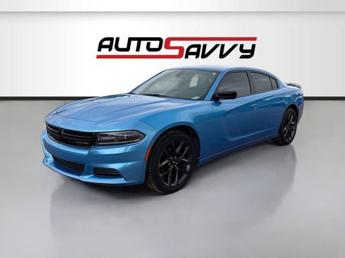 Used 2019 Dodge Charger SXT w/ Blacktop Package RWD image 3