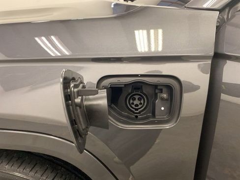 Used 2022 Jeep Grand Cherokee Overland w/ Luxury Tech Group IV image 34