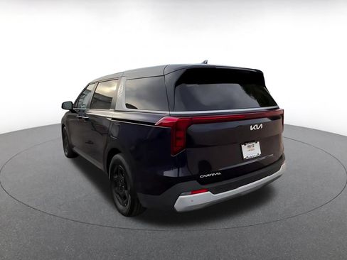 Used 2026 Kia Carnival FWD image 11