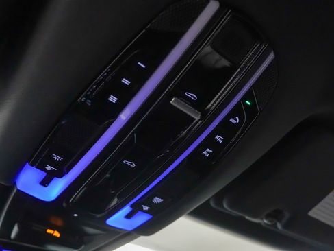 Certified 2023 Porsche Cayenne Platinum Edition image 28