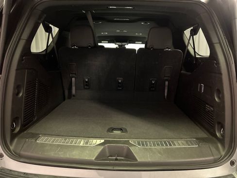 Used 2025 Chevrolet Suburban Z71 image 25