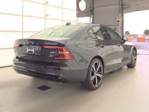 Used 2025 Volvo S60 B5 Core image 4