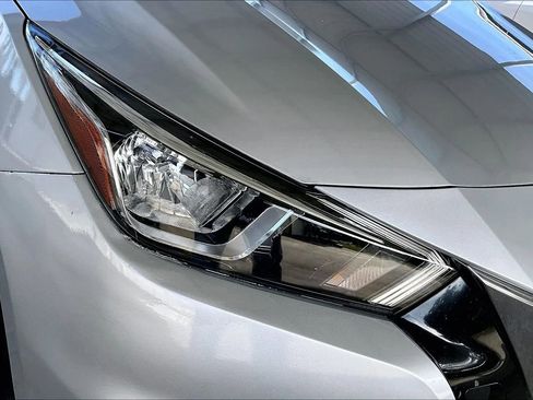 Used 2020 Nissan Versa SV image 27