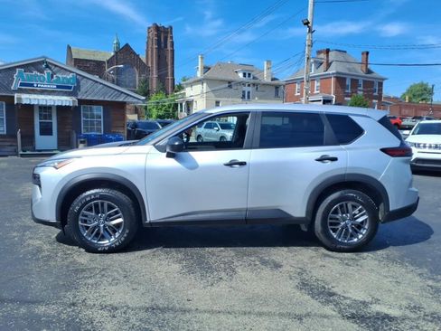 Used 2024 Nissan Rogue S AWD/4WD image 2