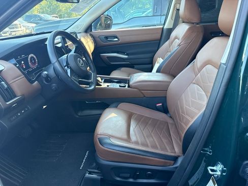 Used 2024 Nissan Pathfinder Platinum AWD/4WD image 5