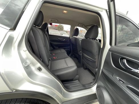 Used 2017 Nissan Rogue S FWD image 6