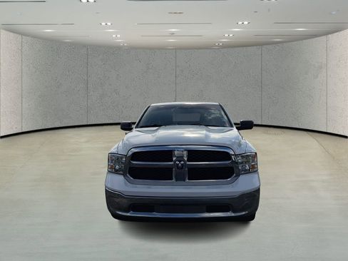 Used 2019 RAM 1500 Classic SLT image 2