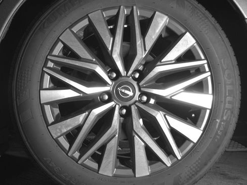 Used 2025 Nissan Altima 2.5 SV FWD image 13