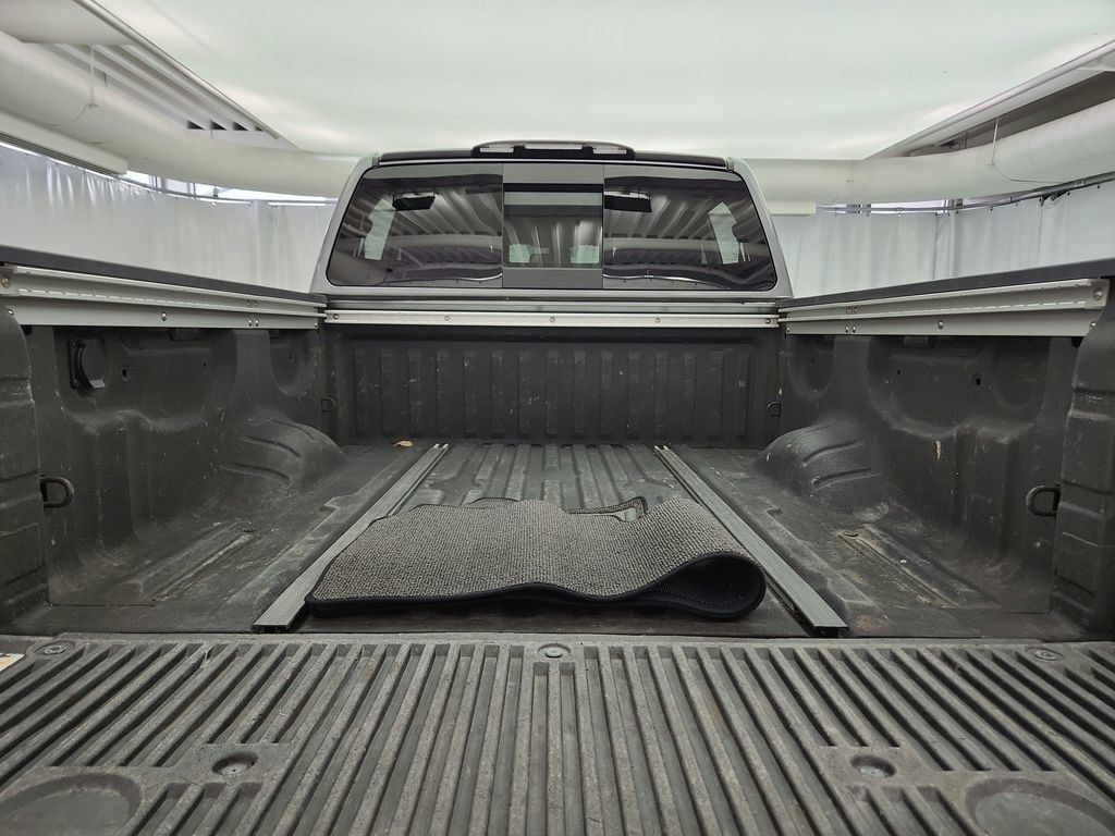 Used 2019 Nissan Titan SV w/ SV Convenience Package AWD/4WD image 31
