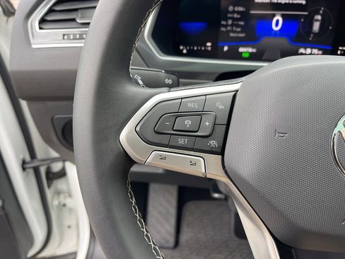 Used 2022 Volkswagen Tiguan SE image 16