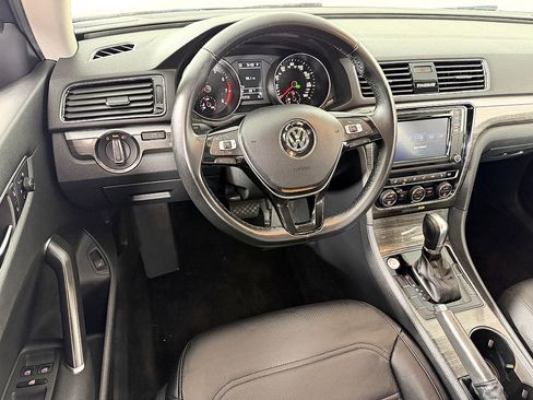 Used 2018 Volkswagen Passat 2.0T SE image 23