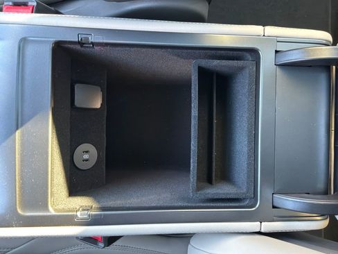 Used 2025 Lincoln Nautilus Reserve w/ Jet Appearance Package image 27