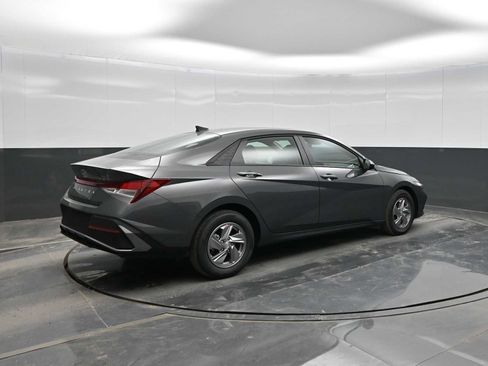 New 2026 Hyundai Elantra SE image 8