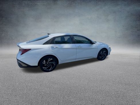 Used 2025 Hyundai Elantra SEL image 24