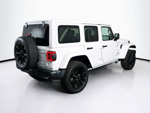 Used 2024 Jeep Wrangler Unlimited Sahara AWD/4WD image 9