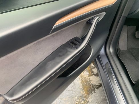 Used 2023 Tesla Model Y Long Range AWD/4WD image 18