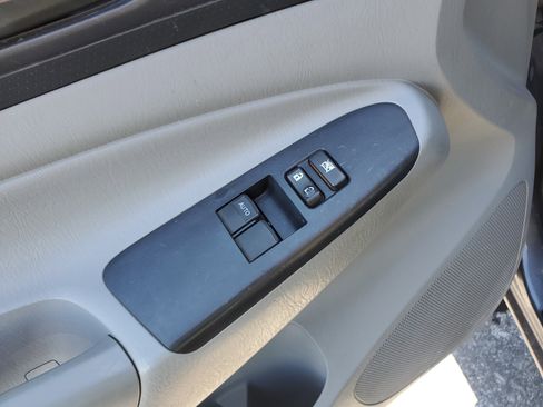 Used 2012 Toyota Tacoma Base image 16