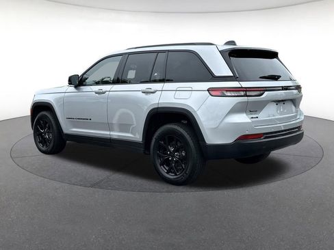 Certified 2025 Jeep Grand Cherokee Altitude AWD/4WD image 3
