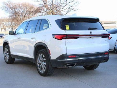 Used 2025 Buick Enclave Preferred image 3