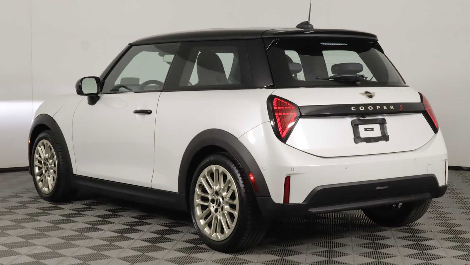 Used 2025 MINI Cooper S FWD image 5