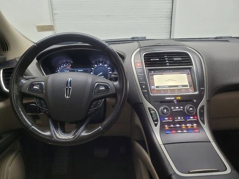 Used 2018 Lincoln MKX Reserve w/ Lincoln MKX Climate Package AWD/4WD image 22