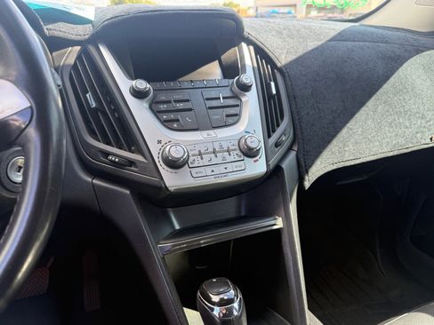 Used 2017 Chevrolet Equinox Premier w/ Enhanced Convenience Package image 7