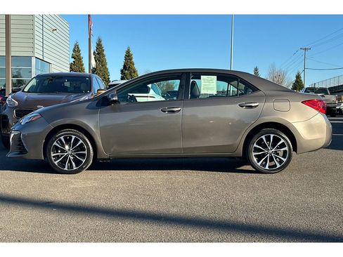 Used 2017 Toyota Corolla SE w/ Carpet Mat Package (TMS) image 9