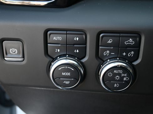 Used 2024 GMC Sierra 2500 AT4 w/ AT4 Premium Plus Package image 30