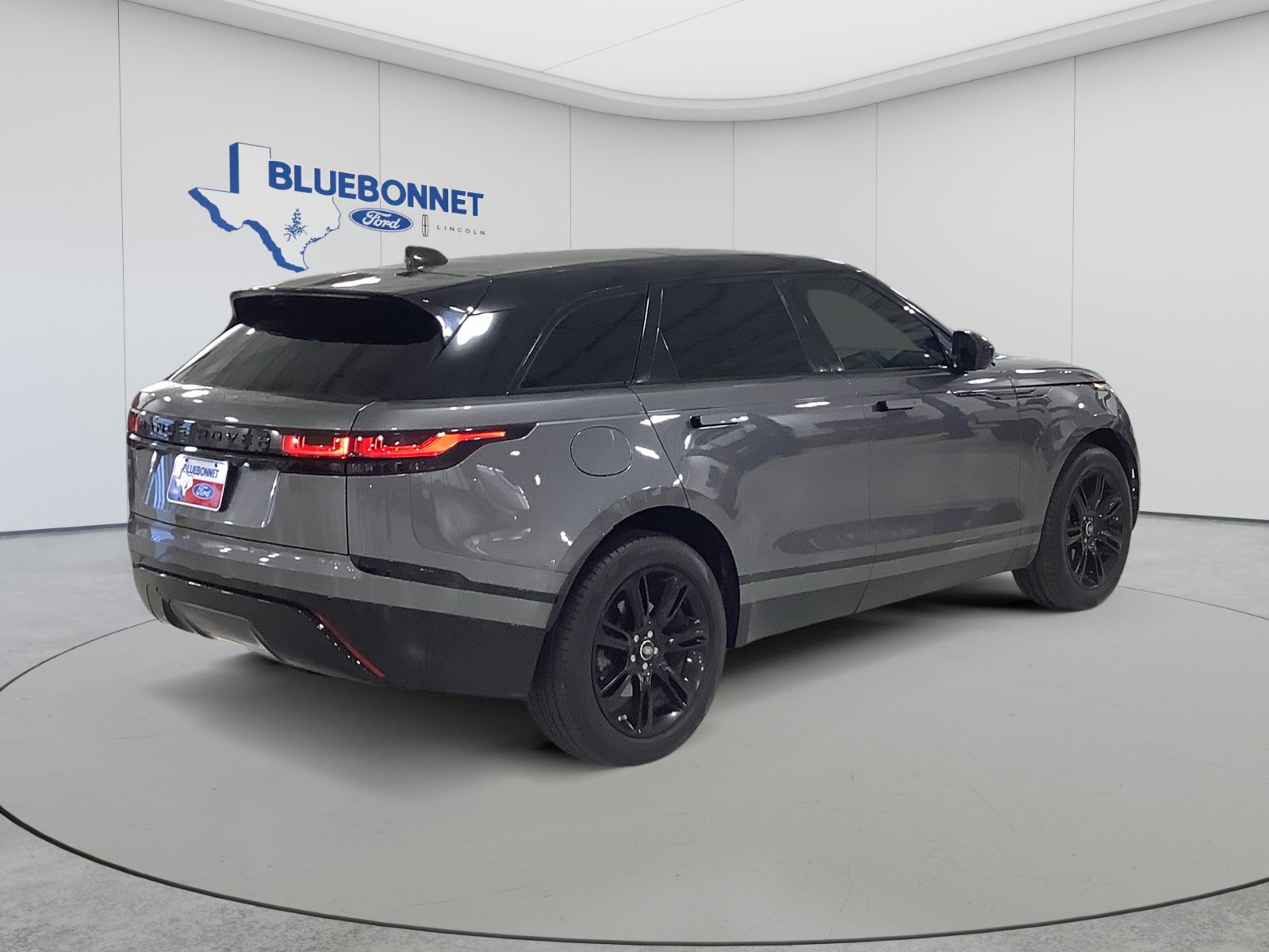 Used 2018 Land Rover Range Rover Velar S AWD/4WD image 5