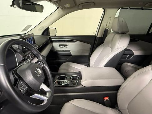 Used 2025 Honda Pilot Touring image 28